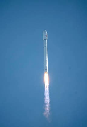 WENCHANG, CHINA - SEPTEMBER 17: A Long March 12 carrier rocket blasts off from the Hainan commercial spacecraft launch site, sending a batch of internet satellites into space, on September 17, 2026 in Wenchang, Hainan Province of China. The payloads, the 25th group of low-orbit internet satellites, entered the designated orbit successfully.  Copyright: xVCGx 111667458843