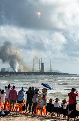 WENCHANG, CHINA - SEPTEMBER 17: A Long March 12 carrier rocket blasts off from the Hainan commercial spacecraft launch site, sending a batch of internet satellites into space, on September 17, 2026 in Wenchang, Hainan Province of China. The payloads, the 25th group of low-orbit internet satellites, entered the designated orbit successfully.  Copyright: xVCGx 111667458846