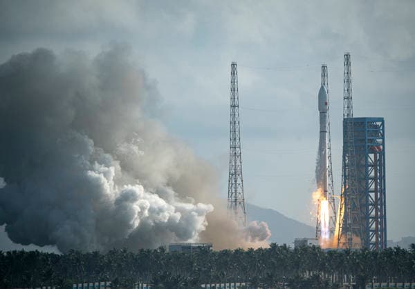 WENCHANG, CHINA - SEPTEMBER 17: A Long March 12 carrier rocket blasts off from the Hainan commercial spacecraft launch site, sending a batch of internet satellites into space, on September 17, 2026 in Wenchang, Hainan Province of China. The payloads, the 25th group of low-orbit internet satellites, entered the designated orbit successfully.  Copyright: xVCGx 111667458849