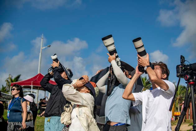 WENCHANG, CHINA - SEPTEMBER 17: A Long March 12 carrier rocket blasts off from the Hainan commercial spacecraft launch site, sending a batch of internet satellites into space, on September 17, 2026 in Wenchang, Hainan Province of China. The payloads, the 25th group of low-orbit internet satellites, entered the designated orbit successfully.  Copyright: xVCGx 111667458836