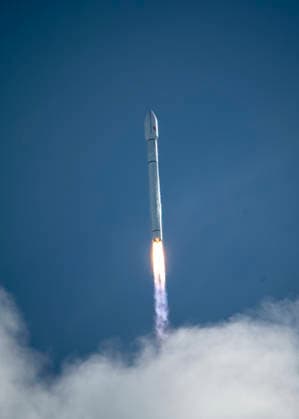 WENCHANG, CHINA - SEPTEMBER 17: A Long March 12 carrier rocket blasts off from the Hainan commercial spacecraft launch site, sending a batch of internet satellites into space, on September 17, 2026 in Wenchang, Hainan Province of China. The payloads, the 25th group of low-orbit internet satellites, entered the designated orbit successfully.  Copyright: xVCGx 111667458838