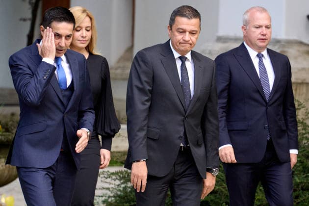 President Dan Talks With Parties to Name a New Prime Minister - PSD, Bucharest, Romania Bucharest, Romania. 17th Sep, 2026: Social Democratic Party (PSD) leader Sorin Grindeanu (C), arrives to make press statements after the consultations with Romanian President Nicusor Dan at Cotroceni Palace. Consultations were held to appoint a new prime minister, 135 days after the Bolojan government was dismissed in a no‘confidence vote. Bucharest Romania Copyright: xLucianxAlecux