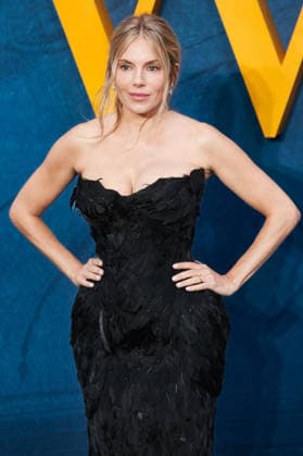 Sienna Miller at the world premiere of the Sky Now series *War* at the Odeon Luxe Leicester Square in London, September 16, 2026 Foto:xJ.xEdwardsx xFuturexImagex war_6981