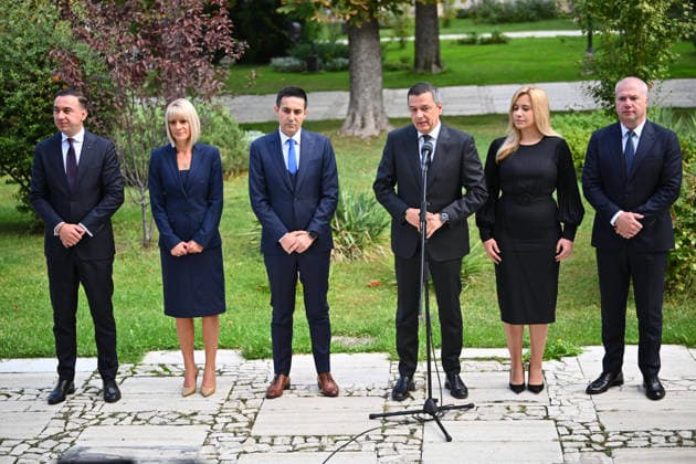 President of Romania Nicusor Dan invites political parties at Cotroceni Palace BUCHAREST, ROMANIA - SEPTEMBER 17: President of Social Democratic Party (PSD) Sorin Grindeanu (3rd R) along with party members arrives to meet Romanian President Nicusor Dan (not seen) after his invitation for consultations regarding the appointment of the Prime Minister of Romania, at Cotroceni Palace, Bucharest, Romania on September 17, 2026. Alex Nicodim Anadolu Bucharest Romania. Editorial use only. Please get in touch for any other usage.  Copyright: x2026xAnadoluxAlexxNicodimx