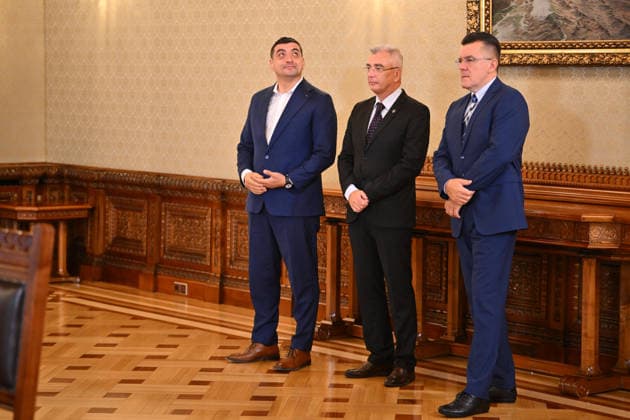 President of Romania Nicusor Dan invites political parties at Cotroceni Palace BUCHAREST, ROMANIA - SEPTEMBER 17: Leader of Alliance of Uniting Romanians (AUR) George Simion (L) along with party members arrives to meet Romanian President Nicusor Dan (not seen) after his invitation for consultations regarding the appointment of the Prime Minister of Romania, at Cotroceni Palace, Bucharest, Romania on September 17, 2026. Alex Nicodim Anadolu Bucharest Romania. Editorial use only. Please get in touch for any other usage.  Copyright: x2026xAnadoluxAlexxNicodimx