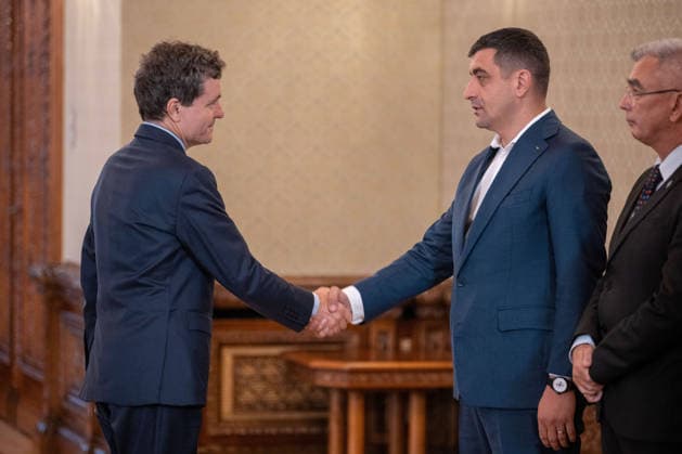 President of Romania Nicusor Dan invites political parties at Cotroceni Palace BUCHAREST, ROMANIA - SEPTEMBER 17: Romanian President Nicusor Dan (L) invites members of the Alliance of Uniting Romanians (AUR), led by the AUR president George Simion (R) to consultations regarding the appointment of the Prime Minister of Romania, at Cotroceni Palace, Bucharest, Romania on September 17, 2026. Alex Nicodim Anadolu Bucharest Romania. Editorial use only. Please get in touch for any other usage.  Copyright: x2026xAnadoluxAlexxNicodimx
