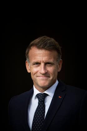 President Macron At Hotel Des Invalides - Paris France s President Emmanuel Macron looks at the Hôtel National des Invalides in Paris on September 17, 2026.Photo by Eliot Blondet ABACAPRESS.COM Paris France France  Copyright: xBlondetxEliot ABACAx