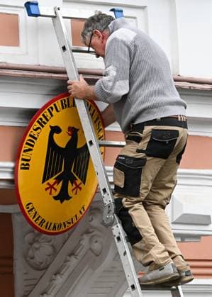 Russia Germany Consulate Closure 9244817 17.09.2026 A staff member removes the national coat of arms from the building housing the German Consulate General in St. Petersburg, Russia. Germany closed the Russian Consulate General in Bonn and terminated an agreement governing the Russian House in Berlin following an attempted drone attack at Leipzig Halle Airport. Russia said it would close the German Consulate General in St. Petersburg and Goethe-Institut branches in response. Grigory Dukor Sputnik St. Petersburg Russia  Copyright: xGrigoryxDukorx