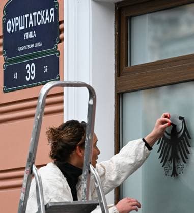 Russia Germany Consulate Closure 9244841 17.09.2026 A staff member removes the national coat of arms from the window of the building housing the German Consulate General in St. Petersburg, Russia. Germany closed the Russian Consulate General in Bonn and terminated an agreement governing the Russian House in Berlin following an attempted drone attack at Leipzig Halle Airport. Russia said it would close the German Consulate General in St. Petersburg and Goethe-Institut branches in response. Grigory Dukor Sputnik St. Petersburg Russia  Copyright: xGrigoryxDukorx