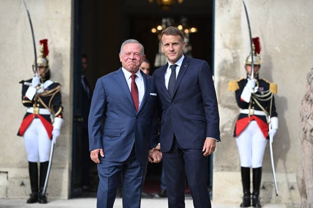 President Macron Welcomes King Abdullah II Of Jordan At Hotel Des Invalides - Paris Jordan’s King Abdullah II is welcomed by French President Emmanuel Macron at the Hôtel des Invalides in Paris, France, on September 17, 2026, ahead of a meeting focused on Lebanon’s sovereignty and security and support for the Lebanese Armed Forces. Photo by Jeanne Accorsini Pool ABACAPRESS.COM PARIS France  Copyright: xAccorsinixJeanne Pool ABACAx