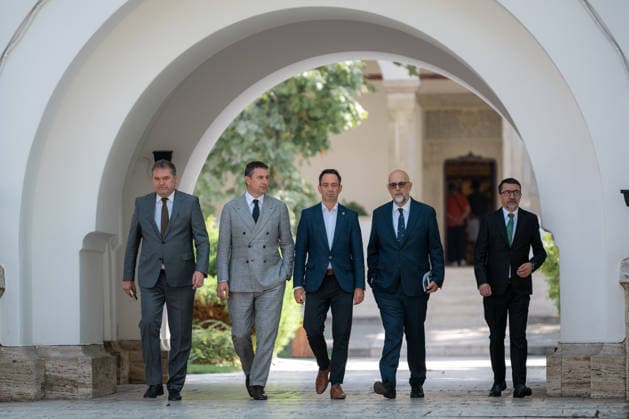 President of Romania Nicusor Dan invites political parties at Cotroceni Palace BUCHAREST, ROMANIA - SEPTEMBER 17: Deputy Prime Minister of Romania Barna Tanczos and Deputy Prime Minister of Romania Hunor Kelemen are seen as Romanian President Nicusor Dan invites members of the UDMR party, led by the UDMR president Kelemen Hunor to consultations regarding the appointment of the Prime Minister of Romania, at Cotroceni Palace, Bucharest, Romania on September 17, 2026. Alex Nicodim Anadolu Bucharest Romania. Editorial use only. Please get in touch for any other usage.  Copyright: x2026xAnadoluxAlexxNicodimx