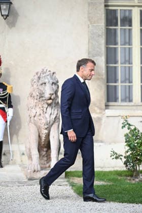 President Emmanuel Macron welcomes King Abdullah II of Jordan at the Hôtel des Invalides in Paris on September 17, 2026. Jeanne Accorsini, Bestimage. Jordan’s King Abdullah II is welcomed by French President Emmanuel Macron at the Hôtel des Invalides in Paris, France, on September 17, 2026, ahead of a meeting focused on Lebanon’s sovereignty and security and support for the Lebanese Armed Forces. Paris, France  Copyright: xJeannexAccorsinix xPoolx xBestimagexJeannexAccorsinix xPoolx xBestimagex