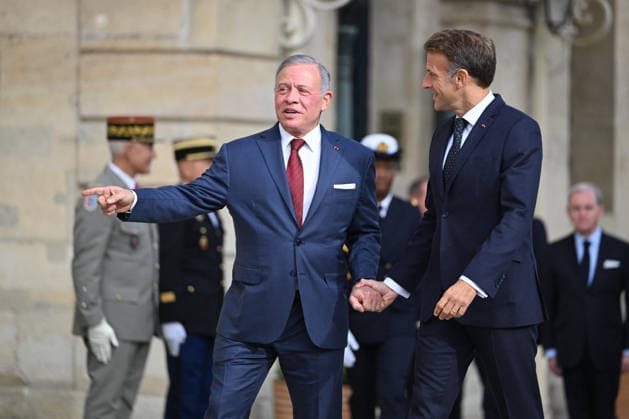 President Emmanuel Macron welcomes King Abdullah II of Jordan at the Hôtel des Invalides in Paris on September 17, 2026. Jeanne Accorsini, Bestimage. Jordan’s King Abdullah II is welcomed by French President Emmanuel Macron at the Hôtel des Invalides in Paris, France, on September 17, 2026, ahead of a meeting focused on Lebanon’s sovereignty and security and support for the Lebanese Armed Forces. Paris, France  Copyright: xJeannexAccorsinix xPoolx xBestimagexJeannexAccorsinix xPoolx xBestimagex
