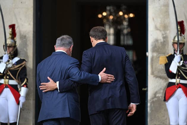 President Emmanuel Macron welcomes King Abdullah II of Jordan at the Hôtel des Invalides in Paris on September 17, 2026. Jeanne Accorsini, Bestimage. Jordan’s King Abdullah II is welcomed by French President Emmanuel Macron at the Hôtel des Invalides in Paris, France, on September 17, 2026, ahead of a meeting focused on Lebanon’s sovereignty and security and support for the Lebanese Armed Forces. Paris, France  Copyright: xJeannexAccorsinix xPoolx xBestimagexJeannexAccorsinix xPoolx xBestimagex
