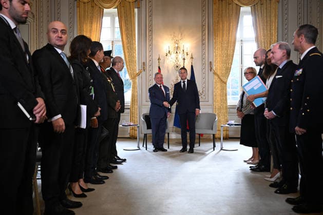 President Emmanuel Macron welcomes King Abdullah II of Jordan at the Hôtel des Invalides in Paris on September 17, 2026. Jeanne Accorsini, Bestimage. Jordan’s King Abdullah II is welcomed by French President Emmanuel Macron at the Hôtel des Invalides in Paris, France, on September 17, 2026, ahead of a meeting focused on Lebanon’s sovereignty and security and support for the Lebanese Armed Forces. Paris, France  Copyright: xJeannexAccorsinix xPoolx xBestimagexJeannexAccorsinix xPoolx xBestimagex