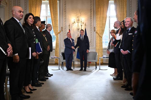 President Emmanuel Macron welcomes King Abdullah II of Jordan at the Hôtel des Invalides in Paris on September 17, 2026. Jeanne Accorsini, Bestimage. Jordan’s King Abdullah II is welcomed by French President Emmanuel Macron at the Hôtel des Invalides in Paris, France, on September 17, 2026, ahead of a meeting focused on Lebanon’s sovereignty and security and support for the Lebanese Armed Forces. Paris, France  Copyright: xJeannexAccorsinix xPoolx xBestimagexJeannexAccorsinix xPoolx xBestimagex