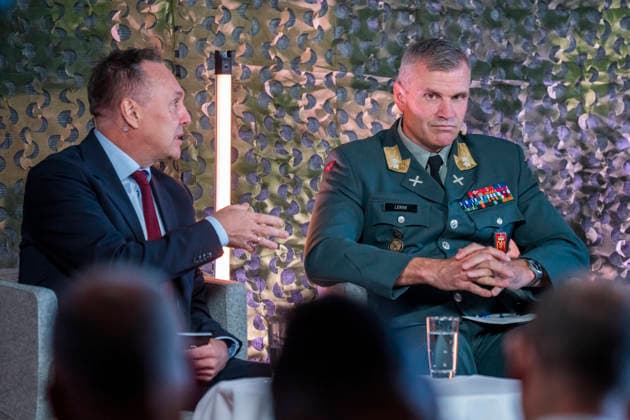 Army Summit 2026 Oslo 20260917 Chief of the Army, Major General Lars S. Lervik and Minister of Defense Troe Sandvik at the Army Summit at Akershus Fortress in Oslo. The Army and the Norwegian Atlantic Committee are organizing the Army Summit, which focuses on building European and Norwegian land defense. Photo: Heiko Junge, NTB, Oslo, Norway drrRssCcXbw EDITORIAL USE ON  Copyright: xHeikoxJungex xNTBx