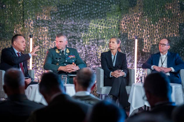 Army Summit 2026 Oslo 20260917 Chief of the Army, Major General Lars S. Lervik and Minister of Defense Troe Sandvik at the Army Summit at Akershus Fortress in Oslo. The Army and the Norwegian Atlantic Committee are organizing the Army Summit, which focuses on building European and Norwegian land defense. Photo: Heiko Junge, NTB, Oslo, Norway aDF2uVaL2HU EDEDITORIAL USE  Copyright: xHeikoxJungex xNTBx
