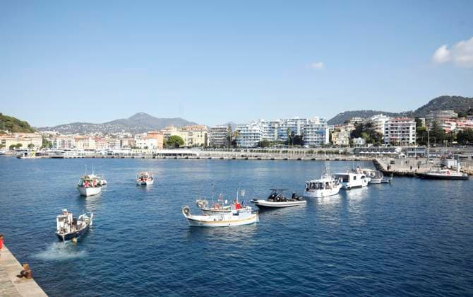 FISHERMEN BLOCK ENTRANCE TO THE PORT OF NICE PHOTOPQR NICE MATIN Jean François Ottonello Nice September 17, 2026 Fishermen block the entrance to the port of Nice, Nice, France, Sept. 17, 2026 Fishermen block the entrance to the port of Nice, demanding aid to cope with oil prices Nice, France  Copyright: xPHOTOPQR NICExMATIN MAXPPPxJeanxFrançoisxOttonellox 20260917NIM2628 20260917NIM2628