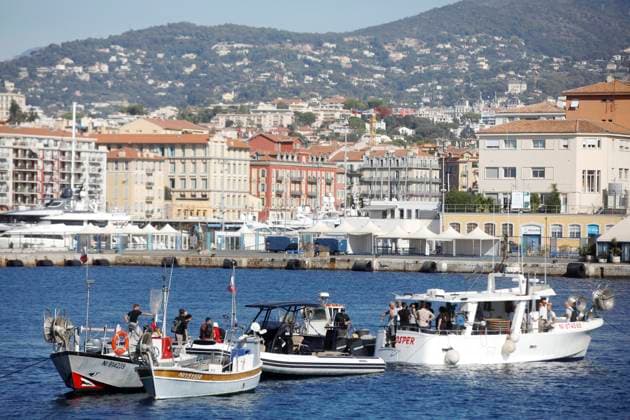 FISHERMEN BLOCK ENTRANCE TO THE PORT OF NICE PHOTOPQR NICE MATIN Jean François Ottonello Nice September 17, 2026 Fishermen block the entrance to the port of Nice, Nice, France, Sept. 17, 2026 Fishermen block the entrance to the port of Nice, demanding aid to cope with oil prices Nice, France  Copyright: xPHOTOPQR NICExMATIN MAXPPPxJeanxFrançoisxOttonellox 20260917NIM2631 20260917NIM2631