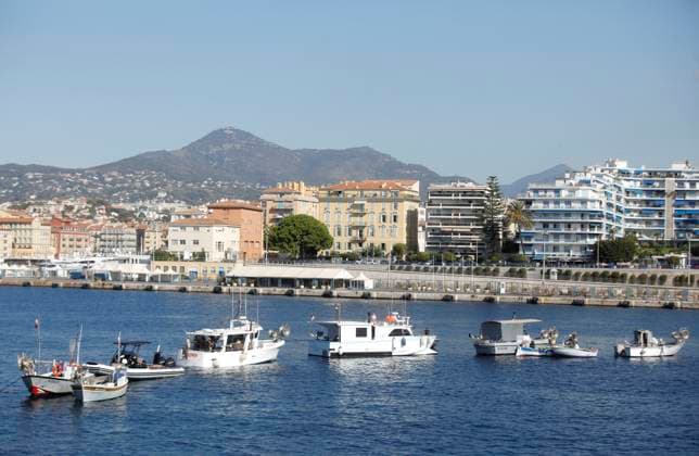 FISHERMEN BLOCK ENTRANCE TO THE PORT OF NICE PHOTOPQR NICE MATIN Jean François Ottonello Nice September 17, 2026 Fishermen block the entrance to the port of Nice, Nice, France, Sept. 17, 2026 Fishermen block the entrance to the port of Nice, demanding aid to cope with oil prices Nice, France  Copyright: xPHOTOPQR NICExMATIN MAXPPPxJeanxFrançoisxOttonellox 20260917NIM2632 20260917NIM2632