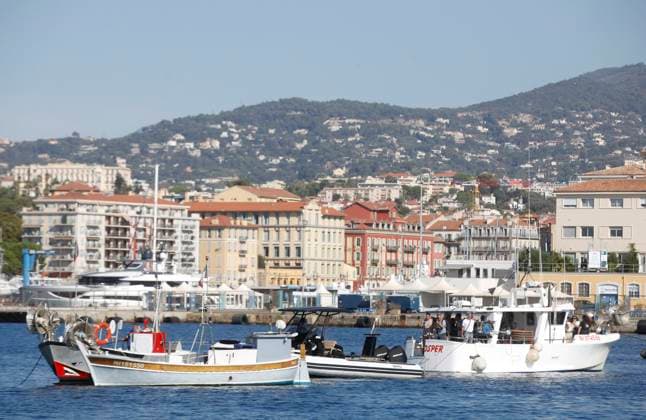 FISHERMEN BLOCK ENTRANCE TO NICE PORT PHOTOPQR NICE MATIN Jean François Ottonello Nice September 17, 2026 Fishermen block the entrance to the port of Nice, Nice, France, September 17, 2026 Fishermen block the entrance to the port of Nice, demanding aid to cope with oil prices Nice, France  Copyright: xPHOTOPQR NICExMATIN MAXPPPxJeanxFrançoisxOttonellox 20260917NIM2630 20260917NIM2630