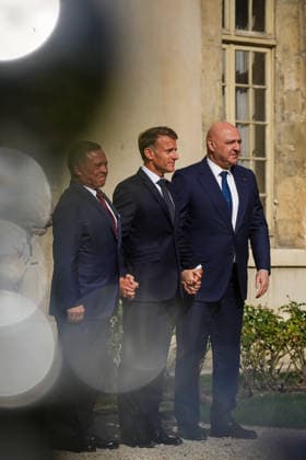 French President Receives Jordan s King and Lebanese President Aurelien Morissard MAXPPP MAXPPP Paris, September 17, 2026 French President Emmanuel Macron (C) and Jordan s King Abdullah II (L) welcome Lebanese President Joseph Aoun (R) before a trilateral meeting ahead of the opening of the Aqaba Process talks in support of the Lebanese Armed Forces (LAF), at the Hôtel des Invalides in Paris, on September 17, 2026 Aurelien Morissard MAXPPP Paris, France  Copyright: xMAXPPPxAurelienxMorissard MAXPPPx MOR202609172658 MOR202609172658
