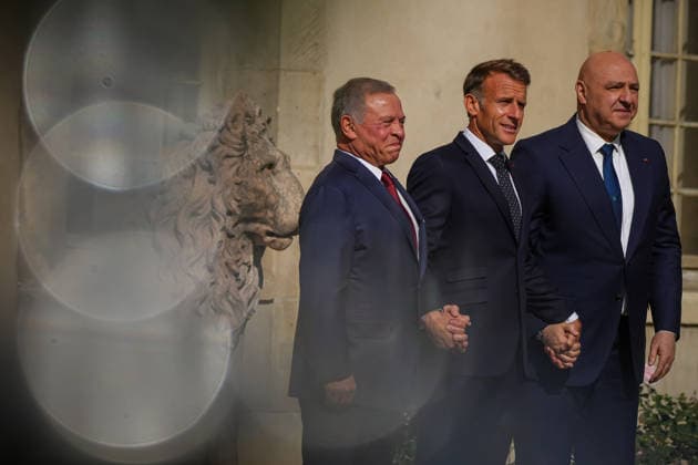 French President Receives Jordan s King and Lebanese President Aurelien Morissard MAXPPP MAXPPP Paris, September 17, 2026 French President Emmanuel Macron (C) and Jordan s King Abdullah II (L) welcome Lebanese President Joseph Aoun (R) before a trilateral meeting ahead of the opening of the Aqaba Process talks in support of the Lebanese Armed Forces (LAF), at the Hôtel des Invalides in Paris, on September 17, 2026 Aurelien Morissard MAXPPP Paris, France  Copyright: xMAXPPPxAurelienxMorissard MAXPPPx MOR202609172659 MOR202609172659