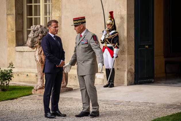 French President Receives Jordan’s King and Lebanese President Aurelien Morissard MAXPPP MAXPPP Paris, September 17, 2026 French President Emmanuel Macron (left) and French Military Governor of Paris Loic Mizon (right) ahead of a meeting with Jordan’s King for a meeting of the Aqaba Process in support of the Lebanese Armed Forces at the Hôtel des Invalides in Paris on September 17, 2026 Aurelien Morissard MAXPPP Paris, France  Copyright: xMAXPPPxAurelienxMorissard MAXPPPx MOR202609172669 MOR202609172669