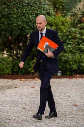 French President Receives Jordan s King Aurelien Morissard MAXPPP MAXPPP Paris September 17, 2026 France s Minister of Foreign Affairs, Jean Noel Barrot, arrives ahead of a meeting with Jordan s King for a meeting of the Aqaba Process in support of the Lebanese Armed Forces at the Hôtel des Invalides in Paris on September 17, 2026 Aurelien Morissard MAXPPP Paris, France  Copyright: xMAXPPPxAurelienxMorissard MAXPPPx MOR202609172671 MOR202609172671