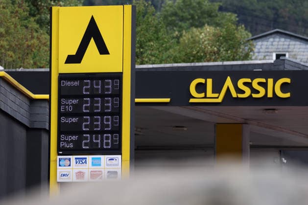 What is the outlook for fuel prices? Fuel prices remain at very high levels at the CLASSIC gas station in Mudersbach. Fuel prices this morning shortly before 12:00 p.m. The current price for diesel, Super E10, and Super is well over 2 euros. Gas station, gas prices on September 17, 2026, in Mudersbach, Germany