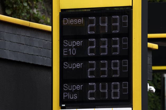What is the outlook for fuel prices? Fuel prices remain at very high levels at the CLASSIC gas station in Mudersbach. Fuel prices this morning shortly before 12:00 p.m. The current price for diesel, Super E10, and Super is well over 2 euros. Gas station, gas prices on September 17, 2026, in Mudersbach, Germany
