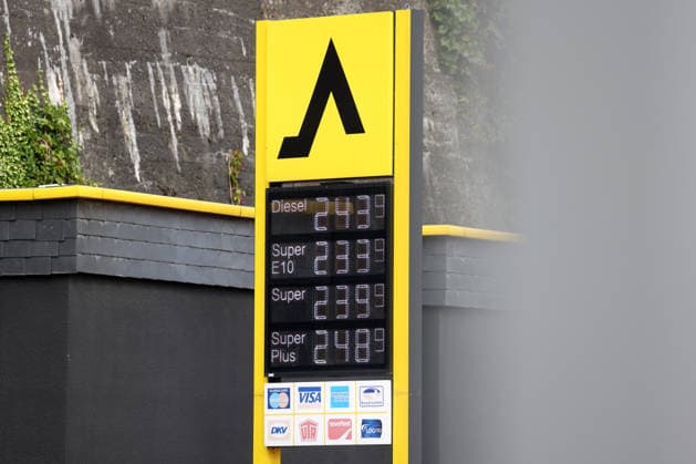 What is the outlook for fuel prices? Fuel prices remain at very high levels at the CLASSIC gas station in Mudersbach. Fuel prices this morning shortly before 12:00 p.m. The current price for diesel, Super E10, and Super is well over 2 euros. Gas station, gas prices on September 17, 2026, in Mudersbach, Germany