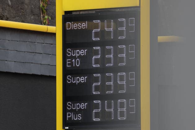 What is the outlook for fuel prices? Fuel prices remain at very high levels at the CLASSIC gas station in Mudersbach. Fuel prices this morning shortly before 12:00 p.m. The current price for diesel, Super E10, and Super is well over 2 euros. Gas station, gas prices on September 17, 2026, in Mudersbach, Germany