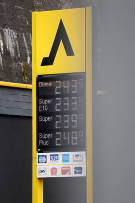 What is the outlook for fuel prices? Fuel prices remain at very high levels. CLASSIC gas station in Mudersbach. Fuel prices this morning shortly before 12:00 p.m. The current price for diesel, Super E10, and Super is well over 2 euros. Gas station, gas prices on September 17, 2026, in Mudersbach, Germany