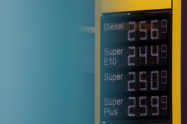 What will happen to gas prices? Gas prices remain at very high levels. CLASSIC gas station in Mudersbach. Gas prices at noon, shortly after 12:00 p.m., following the price adjustment. The current price for diesel, Super E10, and Super are well over 2 euros: diesel at 2.56 euros, Super E10 at 2.44 euros, and Super a