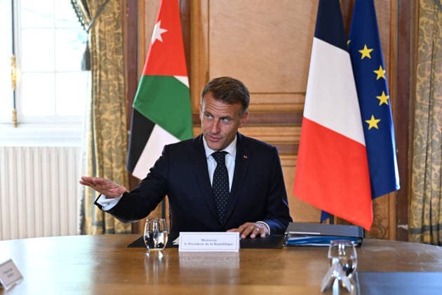 French President Emmanuel Macron hosts the King of Jordan and J. Aoun, President of the Lebanese Republic, for a meeting at the Hôtel des Invalides in Paris, on September 17, 2026. The three leaders are working to strengthen Lebanon’s sovereignty and security, which are essential to the stability of the entire region. Together, they open a meeting of high-level military experts as part of the Aqaba Process, aimed at supporting the Lebanese Armed Forces, a pillar of the country’s sovereignty and indispensable for enabling the state to fully ensure the security of its territory and exercise the state’s monopoly on arms. Jeanne Accorsini Pool Bestimage President Macron is hosting the King of Jordan and J. Aoun, President of the Lebanese Repub  Copyright: xJeannexAccorsini Pool BestimagexJeannexAccorsini Pool Bestimagex