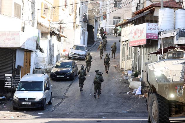 Israeli army continues to raid West Bank NABLUS, WEST BANK, PALESTINE - SEPTEMBER 17 : Israeli soldiers take up positions and maintain security measures during a military raid on the Ain Refugee Camp in Nablus, West Bank, Palestine on September 17, 2026. Israeli forces restricted the movement of local Palestinians during the operation in the refugee camp. Issam Rimawi Anadolu Nablus West Bank. Editorial use only. Please get in touch for any other usage.  Copyright: x2026xAnadoluxIssamxRimawix