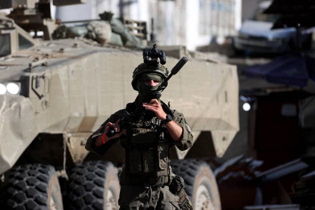 Israeli army continues to raid West Bank NABLUS, WEST BANK, PALESTINE - SEPTEMBER 17 : Israeli soldiers take up positions and maintain security measures during a military raid on the Ain Refugee Camp in Nablus, West Bank, Palestine on September 17, 2026. Israeli forces restricted the movement of local Palestinians during the operation in the refugee camp. Issam Rimawi Anadolu Nablus West Bank. Editorial use only. Please get in touch for any other usage.  Copyright: x2026xAnadoluxIssamxRimawix