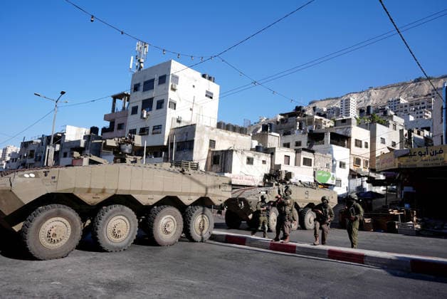 Israeli army continues to raid West Bank NABLUS, WEST BANK, PALESTINE - SEPTEMBER 17 : Israeli soldiers take up positions and maintain security measures during a military raid on the Ain Refugee Camp in Nablus, West Bank, Palestine on September 17, 2026. Israeli forces restricted the movement of local Palestinians during the operation in the refugee camp. Issam Rimawi Anadolu Nablus West Bank. Editorial use only. Please get in touch for any other usage.  Copyright: x2026xAnadoluxIssamxRimawix