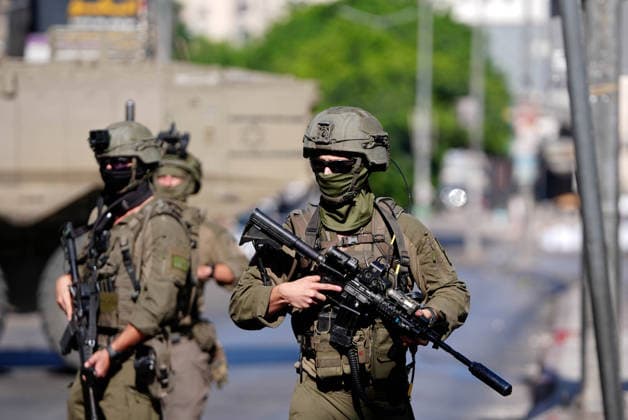 Israeli army continues to raid West Bank NABLUS, WEST BANK, PALESTINE - SEPTEMBER 17 : Israeli soldiers take up positions and maintain security measures during a military raid on the Ain Refugee Camp in Nablus, West Bank, Palestine on September 17, 2026. Israeli forces restricted the movement of local Palestinians during the operation in the refugee camp. Issam Rimawi Anadolu Nablus West Bank. Editorial use only. Please get in touch for any other usage.  Copyright: x2026xAnadoluxIssamxRimawix