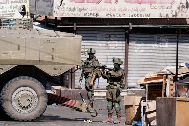 Israeli army continues to raid West Bank NABLUS, WEST BANK, PALESTINE - SEPTEMBER 17 : Israeli soldiers take up positions and maintain security measures during a military raid on the Ain Refugee Camp in Nablus, West Bank, Palestine on September 17, 2026. Israeli forces restricted the movement of local Palestinians during the operation in the refugee camp. Issam Rimawi Anadolu Nablus West Bank. Editorial use only. Please get in touch for any other usage.  Copyright: x2026xAnadoluxIssamxRimawix