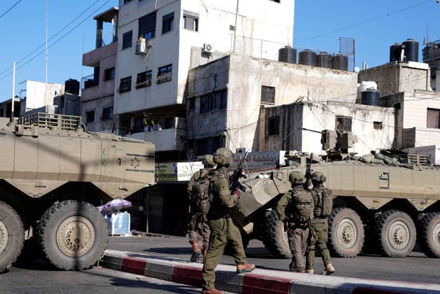 Israeli army continues to raid West Bank NABLUS, WEST BANK, PALESTINE - SEPTEMBER 17 : Israeli soldiers take up positions and maintain security measures during a military raid on the Ain Refugee Camp in Nablus, West Bank, Palestine on September 17, 2026. Israeli forces restricted the movement of local Palestinians during the operation in the refugee camp. Issam Rimawi Anadolu Nablus West Bank. Editorial use only. Please get in touch for any other usage.  Copyright: x2026xAnadoluxIssamxRimawix