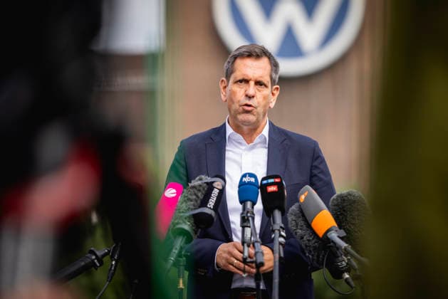 Olaf Lies, Minister-President of Lower Saxony, photographed during a press conference in front of the Volkswagen headquarters in Wolfsburg on September 17, 2026. Photographed on behalf of the Federal Ministry of Finance, Wolfsburg, Germany Copyright: xJulianexSonntag BMFx