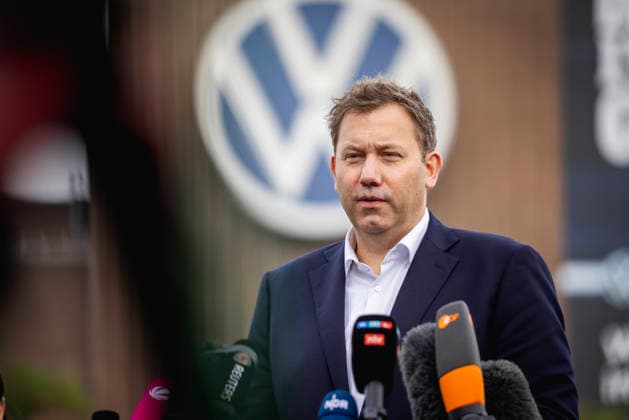Lars Klingbeil, Federal Minister of Finance, photographed during a press conference in front of the Volkswagen headquarters in Wolfsburg on September 17, 2026. Photographed on behalf of the Federal Ministry of Finance, Wolfsburg, Germany Copyright: xJulianexSonntag BMFx