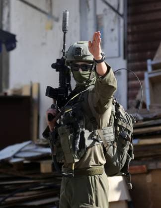 September 17, 2026, Nablus, Palestine, State of: NABLUS, OCCUPIED WEST BANK, SEPTEMBER 17, 2026: Israeli troops move along a street during a military operation in Ein Beit al-Ma refugee camp, west of Nablus in the occupied West Bank. Nablus Palestine, State of - ZUMAq101 20260917_zna_q101_009 Copyright: xNedalxShtiehx