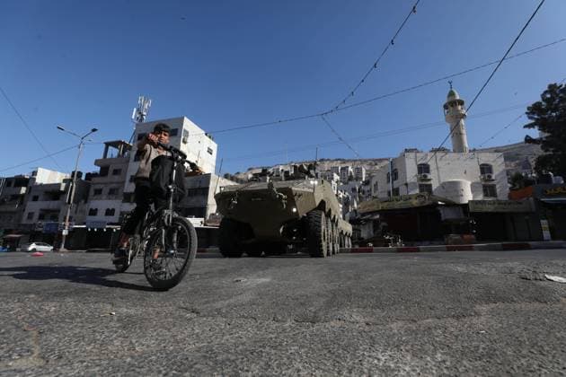 September 17, 2026, Nablus, Palestine, State of: NABLUS, OCCUPIED WEST BANK, SEPTEMBER 17, 2026: Israeli troops move along a street during a military operation in Ein Beit al-Ma refugee camp, west of Nablus in the occupied West Bank. Nablus Palestine, State of - ZUMAq101 20260917_zna_q101_011 Copyright: xNedalxShtiehx