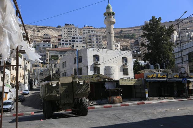 Israeli Forces Deploy During Military Operation Near al-Ain Refugee Camp Israeli armored personnel carriers and soldiers deploy during a military operation at the entrance to al-Ain refugee camp, west of the West Bank city of Nablus, on September 17, 2026. Israeli forces entered the camp and surrounding areas at dawn, raiding homes and restricting movement around the camp, according to Palestinian reports. Photo by Mohammed Nasser apaimages Nablus West Bank Palestinian Territory 170926_Nablus_MN_00(17) Copyright: xapaimagesxMohammedxNasserx xapaimagesx