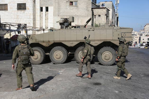 Israeli Forces Deploy During Military Operation Near al-Ain Refugee Camp Israeli armored personnel carriers and soldiers deploy during a military operation at the entrance to al-Ain refugee camp, west of the West Bank city of Nablus, on September 17, 2026. Israeli forces entered the camp and surrounding areas at dawn, raiding homes and restricting movement around the camp, according to Palestinian reports. Photo by Mohammed Nasser apaimages Nablus West Bank Palestinian Territory 170926_Nablus_MN_00(7) Copyright: xapaimagesxMohammedxNasserx xapaimagesx