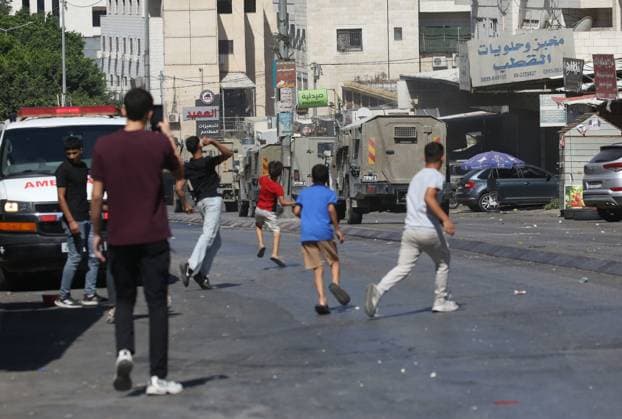 September 17, 2026, Nablus, Palestine, State of: NABLUS, OCCUPIED WEST BANK, SEPTEMBER 17, 2026: Israeli troops move along a street during a military operation in Ein Beit al-Ma refugee camp, west of Nablus in the occupied West Bank. Nablus Palestine, State of  - ZUMAq101 20260917_zna_q101_016 Copyright: xNedalxShtiehx